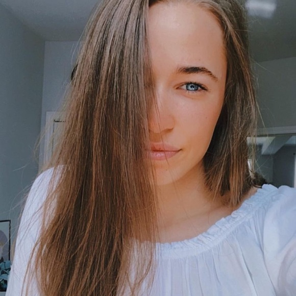 Meet your Posher, Gabrielle - Picture 1 of 1